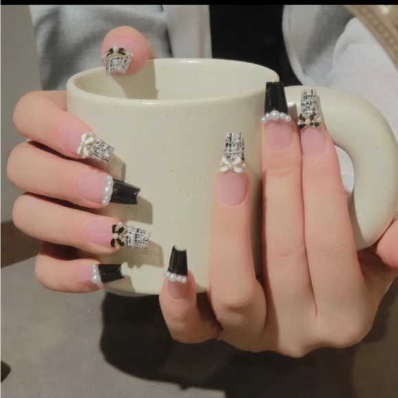 FRENCH STYLE NAILS - Picture 3 of 4